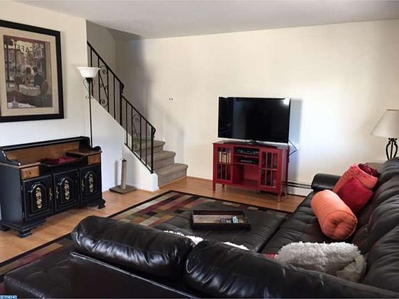4th image of 1017 Paradise St