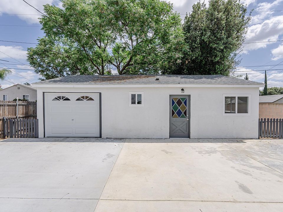 Back Unit being leased is behind the gate. Unit B