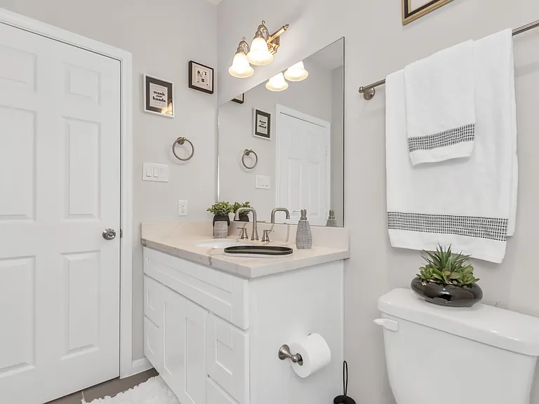 3308 Castor St — Photo 37