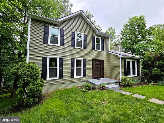 3rd image of 10920 Oakcrest Cir