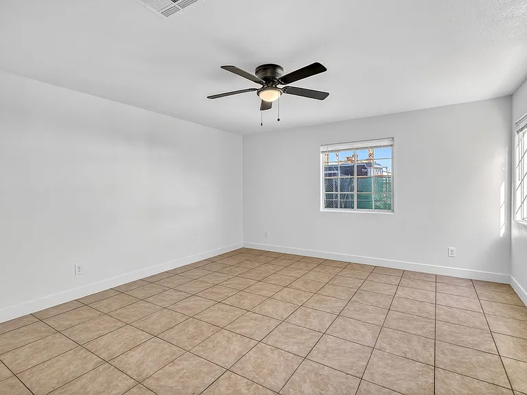 3037 Aloha Ave — Photo 7