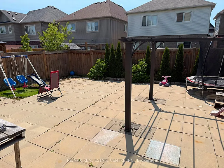 32 Ray Richards St — Photo 15