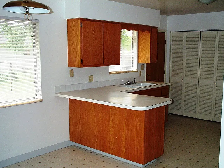 331 W Willox Ln — Photo 8