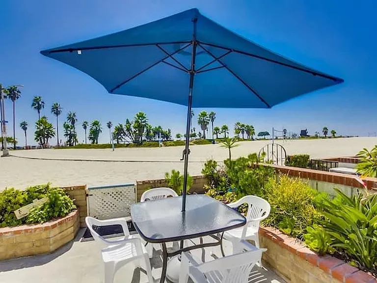 2645 Ocean Front Walk — Photo 69