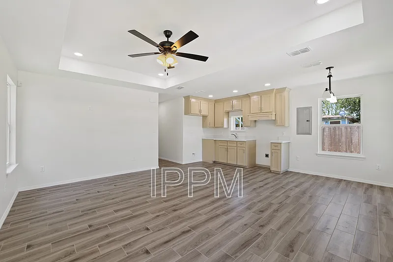 3 bed, 2.0 bath, 1100 sqft, $1,400 — Photo 4