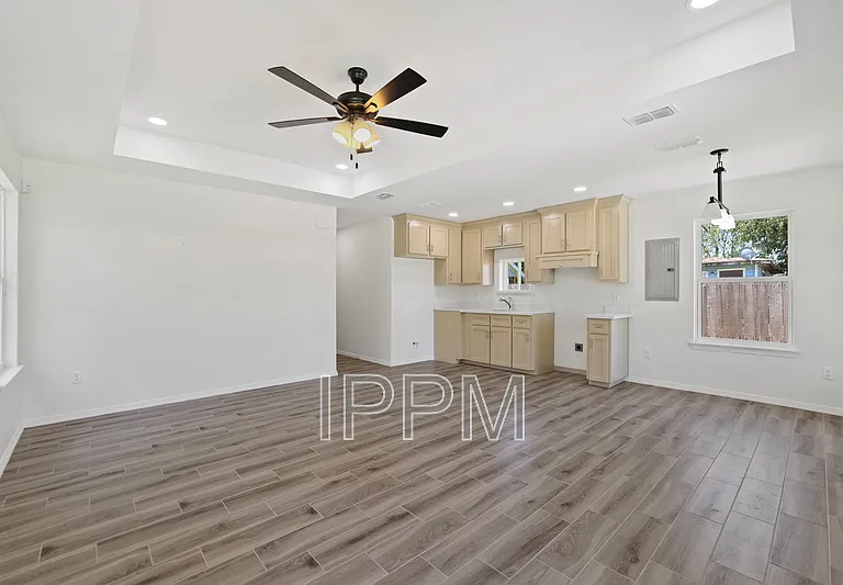 620 E Llano Grande St — Photo 4