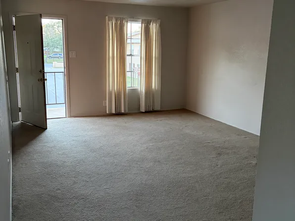 500 E Nopal St #10, Uvalde, TX 78801