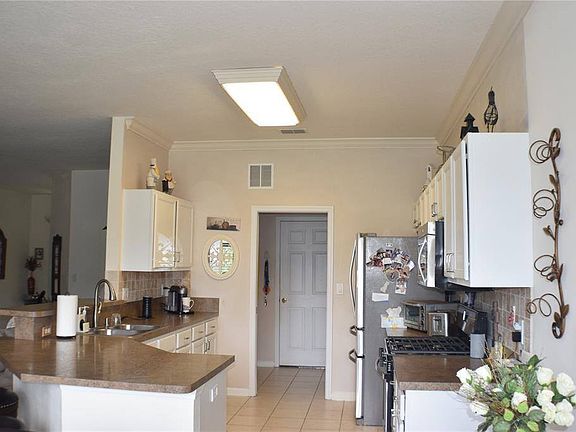 5th image of 301 Heron Point Way