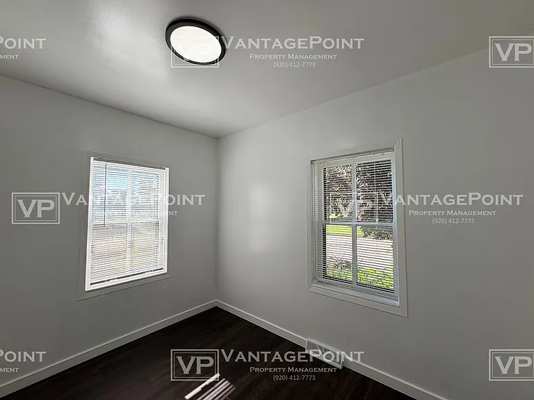 513 E Quincy St — Photo 13