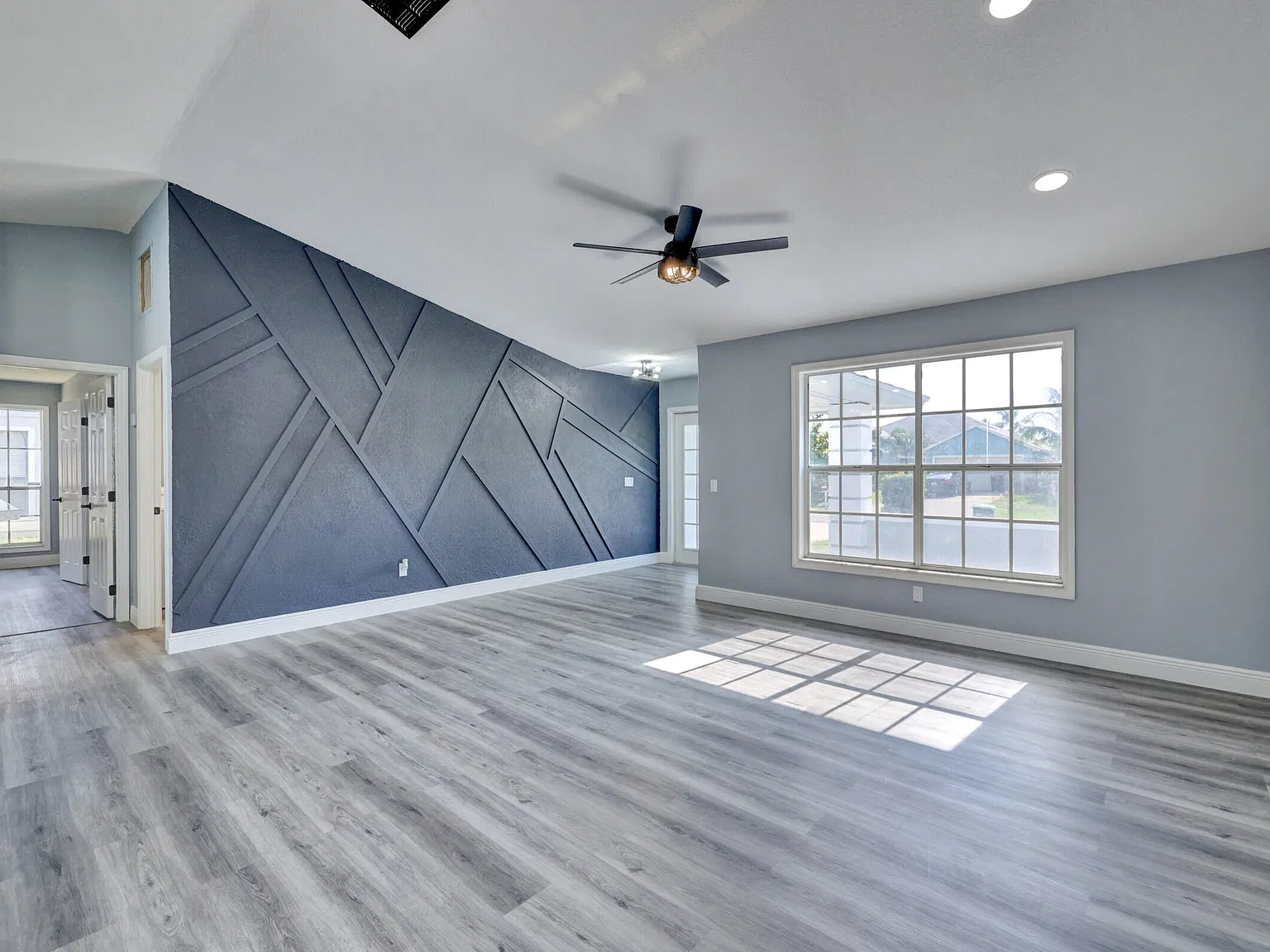 4 bed, 2.0 bath, 2087 sqft, $3,200 — Photo 4