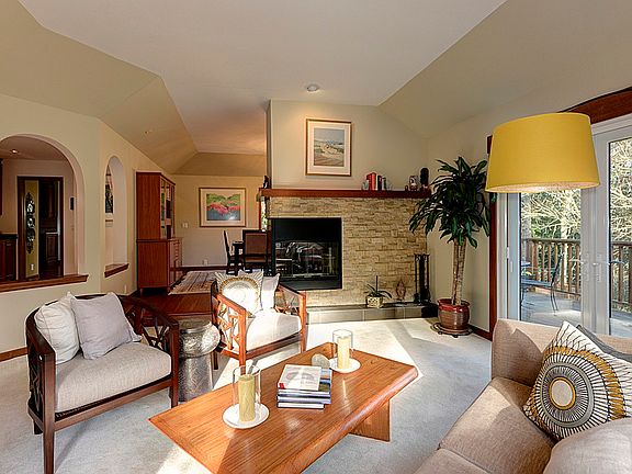 3rd image of 7988 NE Leslie Ln