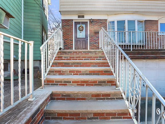 3rd image of 576 Avenue A #2