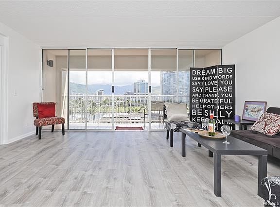 Natural light to brighten your condo ....