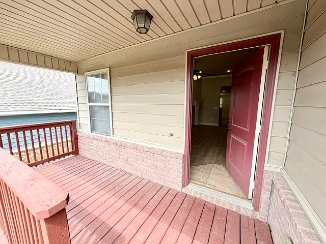 2904 W Old Farmington Rd — Photo 3