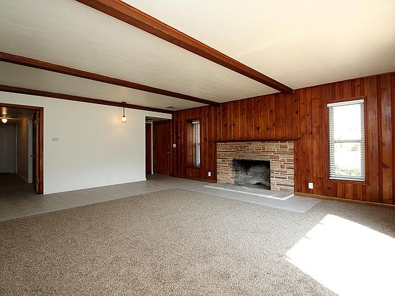 2nd image of 1042 E Sussex Way