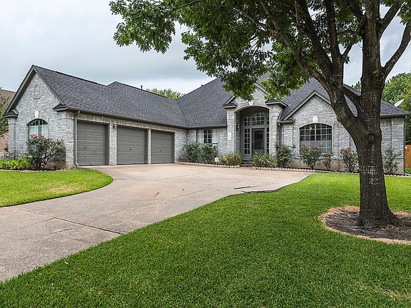 3rd image of 19200 Luedtke Ln