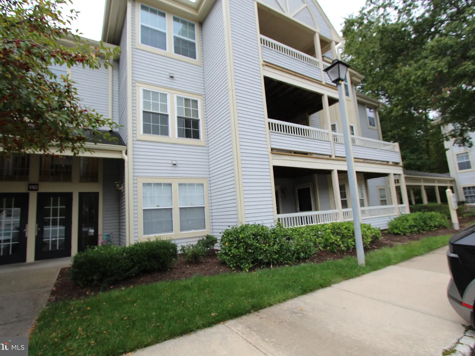 2 bed, 2.0 bath, 1210 sqft, $2,650 — Photo 3