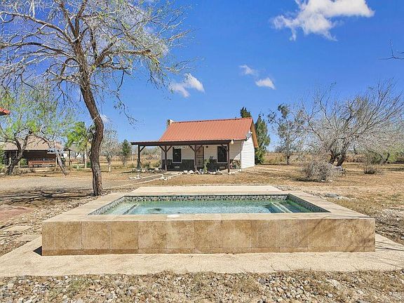 5th image of 9510 N Cesar Chavez Rd