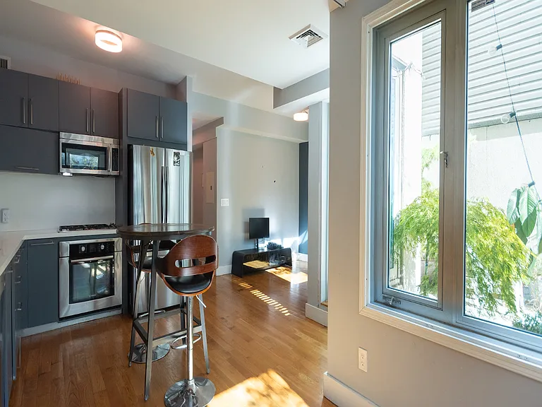 218 N 8th St #1B — Photo 5