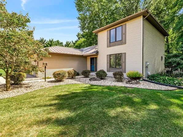 22616 Lake Shore Dr, Elkhart, IN 46514