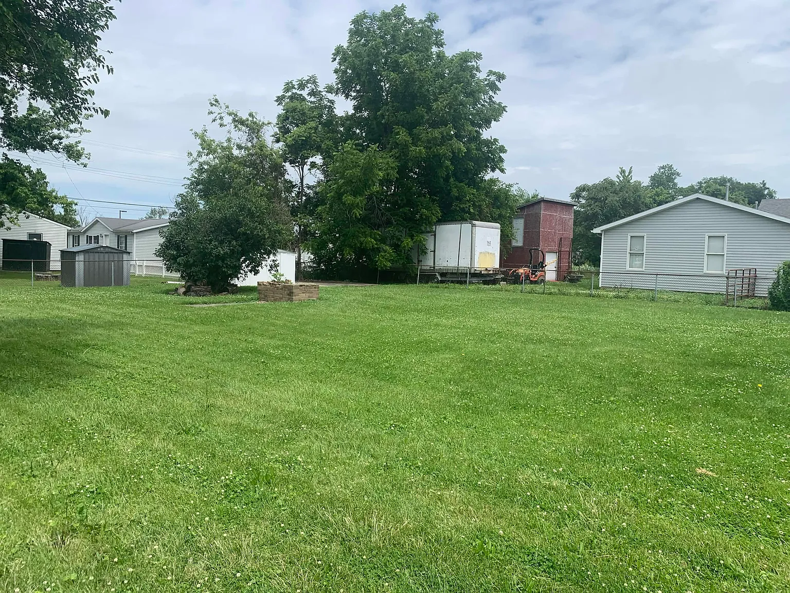 2 bed, 870 sqft, $900 — Photo 2