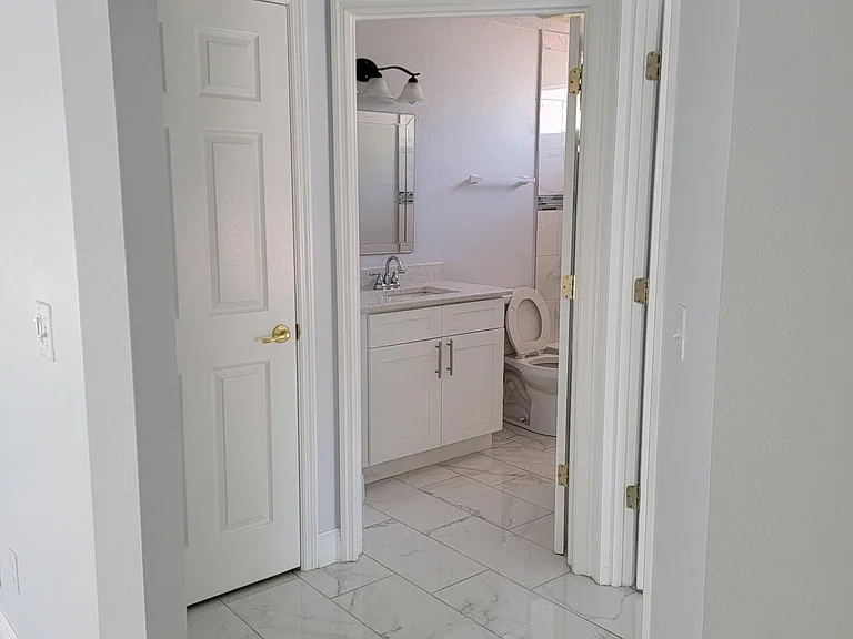 2125 Winsley St — Photo 5