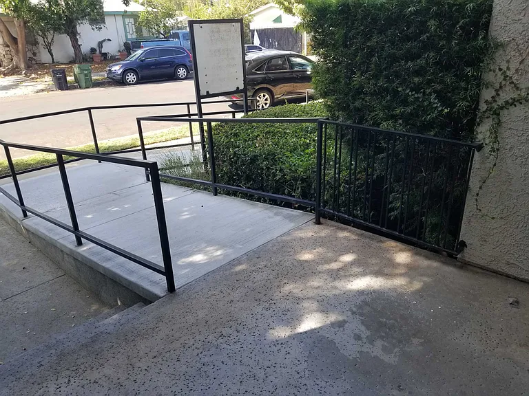 Mammoth Ave — Photo 56