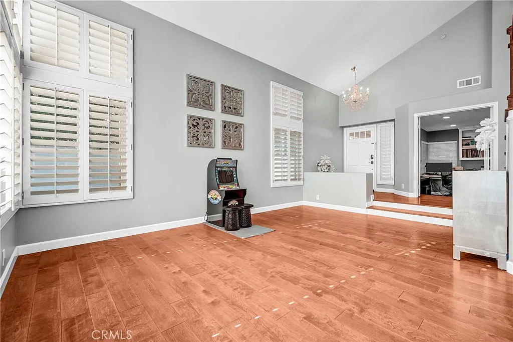 4 bed, 2825 sqft, $6,300 — Photo 4