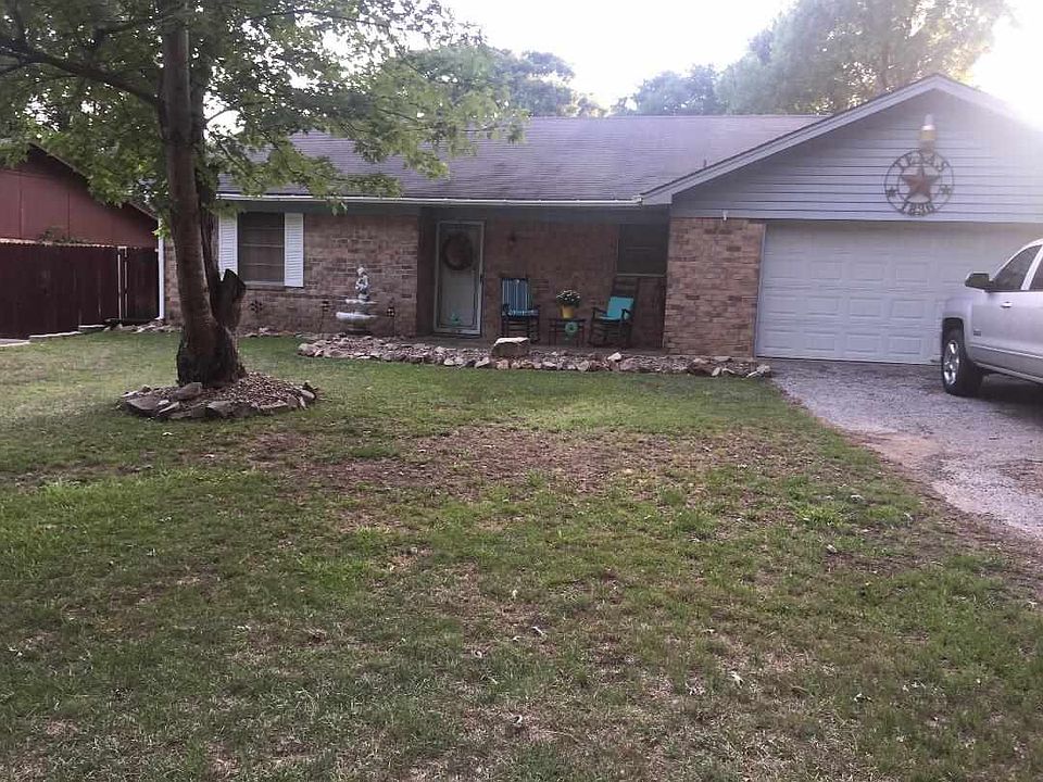1st image of 405 Crestwood Dr
