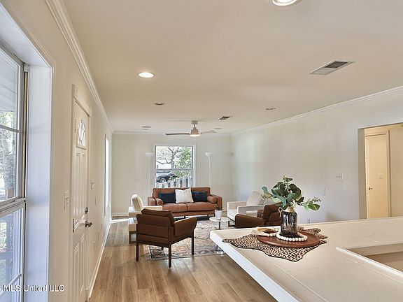 5th image of 2605 Joan Ave