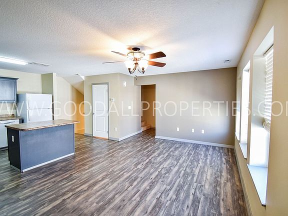 3rd image of 325 NE Olivewood