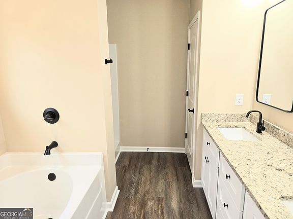 5th image of 292 Ella Ct