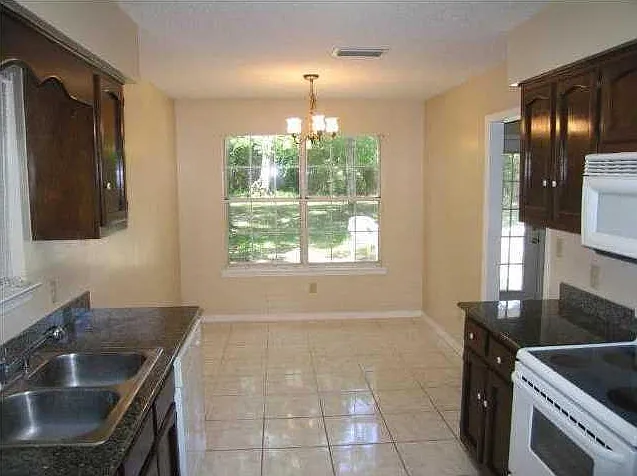 3 bed, 2.0 bath, 1488 sqft, $1,500 — Photo 3