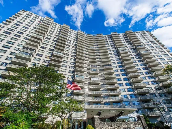 2100 Linwood Ave APT 20W, Fort Lee, NJ 07024