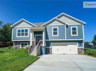 10914 N Windsor Ave, Kansas City, MO 64157