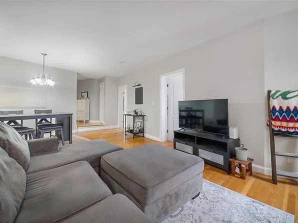 19 Wiget St APT 404, Boston, MA 02113