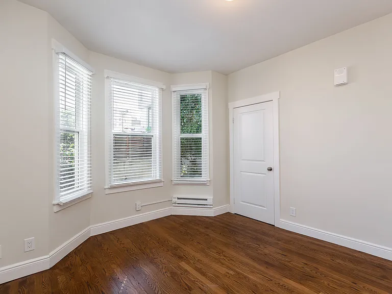 2737 Sutter — Photo 5