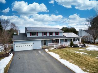233 Long Meadow Ln, Schenectady, NY 12306