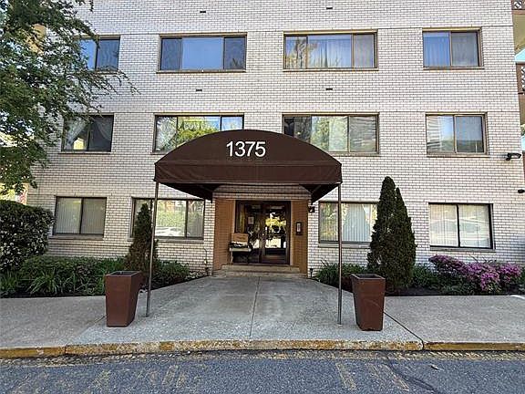 3rd image of 1375 River Rd APT 1K