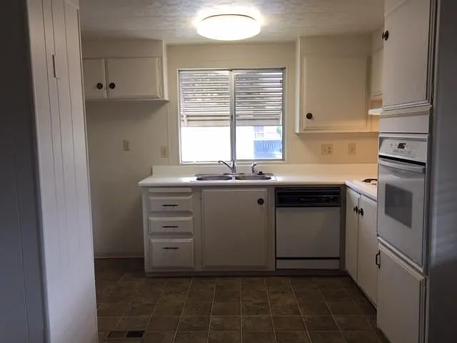 3955 Coffee Rd #82 — Photo 10