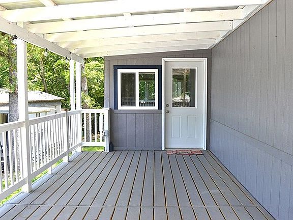 4th image of 104 Coachlight Ln