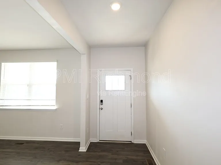 7001 Batten Ct — Photo 4