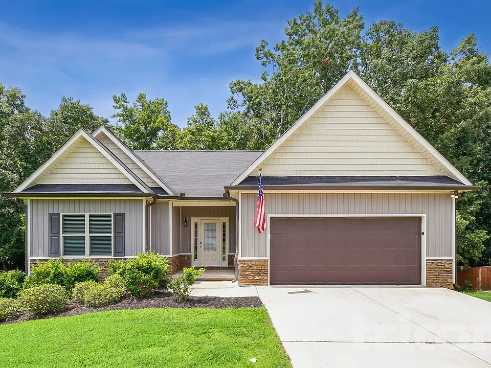124 Kings Crossing Ct