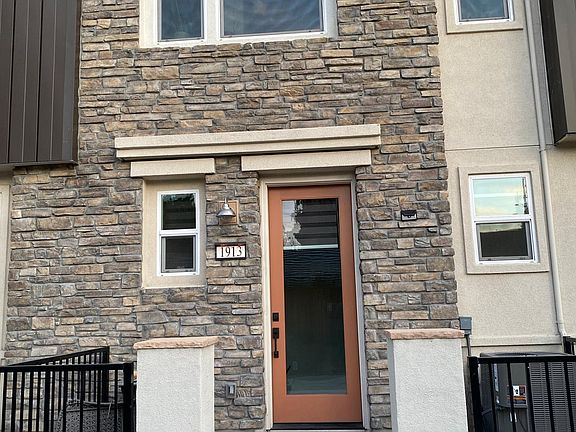 2nd image of 1913 Nevets Ln
