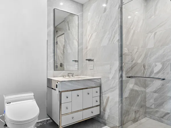 138 East 50th Street image 10 of 19