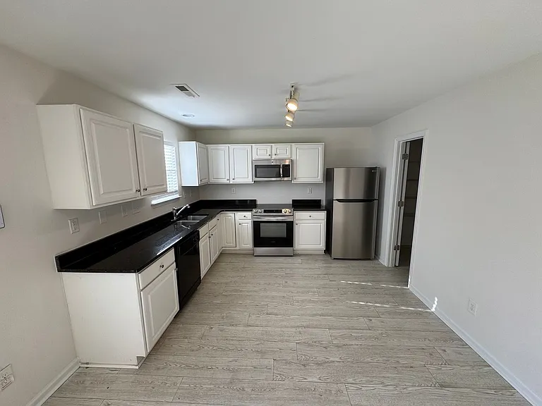 4820 Lynn Lee Cir — Photo 5