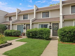 539 Quail Creek Dr, Grayslake, IL 60030
