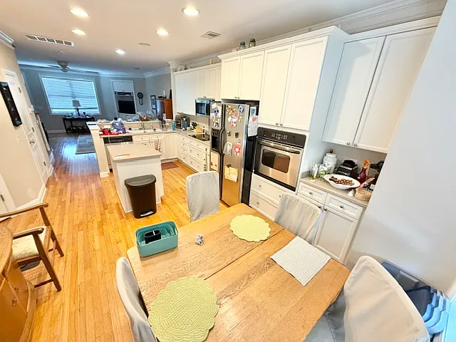 2 bed, 2.5 bath, 1600 sqft, $3,500 — Photo 2