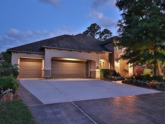 THREE CAR GARAGE AND TRIPLE WIDE DRIVEWAY - The length and width of the driveway will accommodate 6 cars to park off the street! The driveway features stamped concrete that matches the walk way.