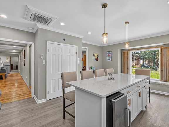 3rd image of 610 Silverwood Trl